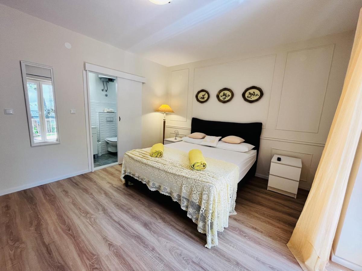 Apartments And Rooms With Parking Space Makarska - 18028 Exterior photo